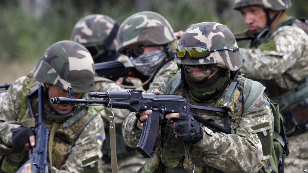 Американские инструкторы научили воевать украинцев