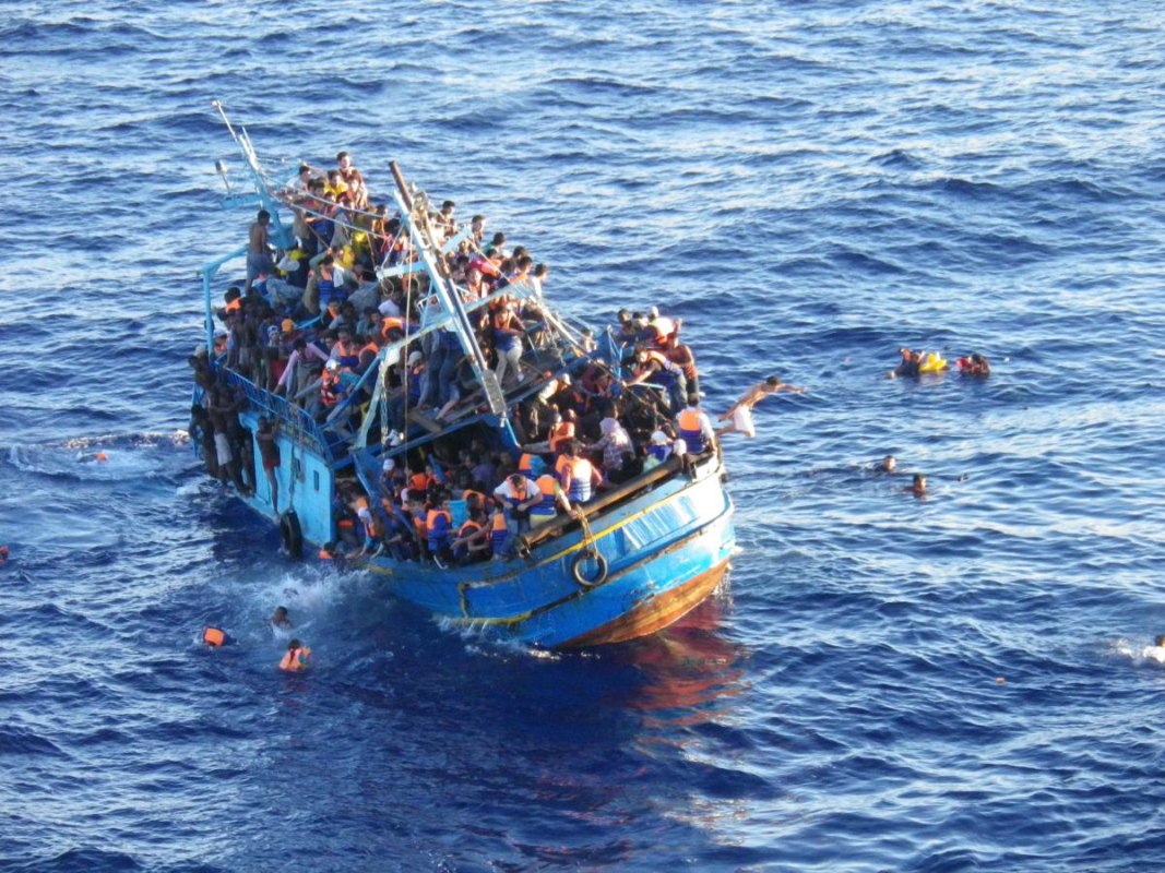 Тела 41 беженцев обнаружили на берегу Ливии