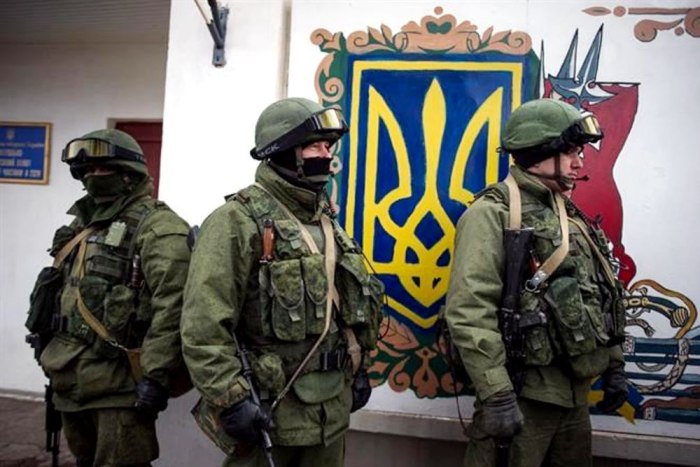 Порошенко привел в повышенную боеготовность войска на границе с Крымом
