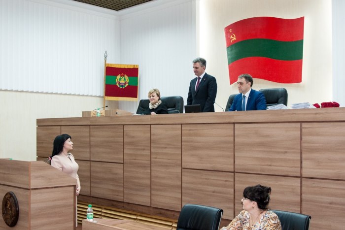 Новый президент Приднестровья Красносельский принес присягу