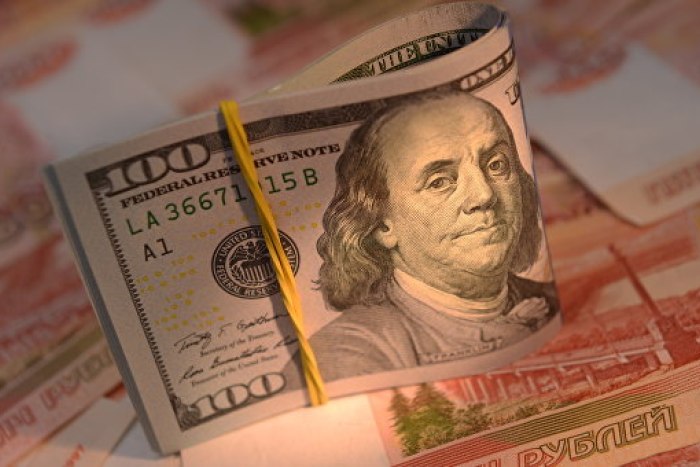 Официальный курс доллара вырос до 66,75 рубля, евро - до 74,82
