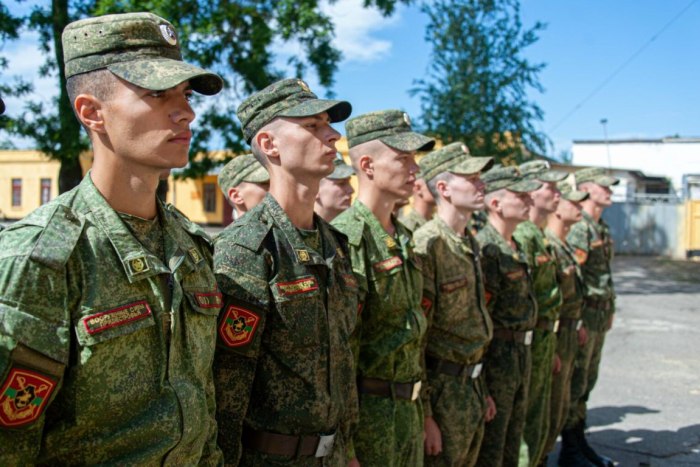 Военнослужащие проходящие военную службу по призыву. Войска в армии. Праздник в армии. Военная тревога. Тревога в воинской части.