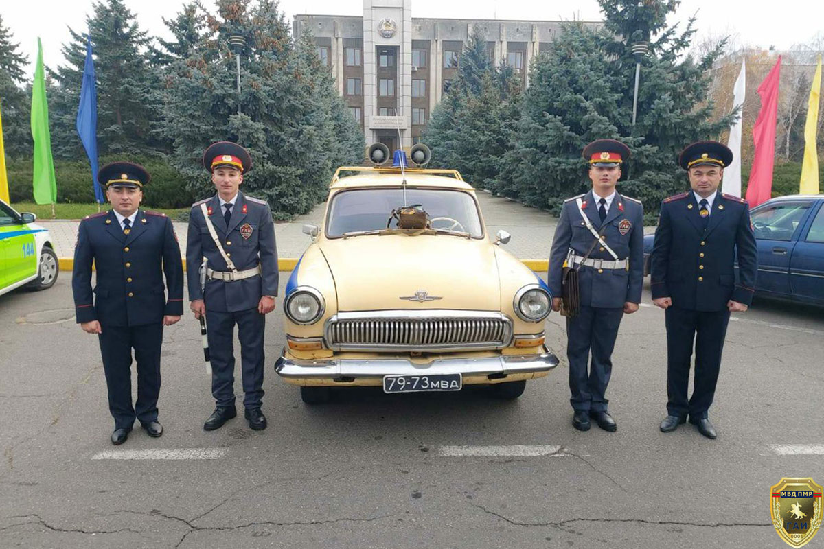 В День милиции инспекторы ГАИ несут службу в форме советского образца |  Новости Приднестровья