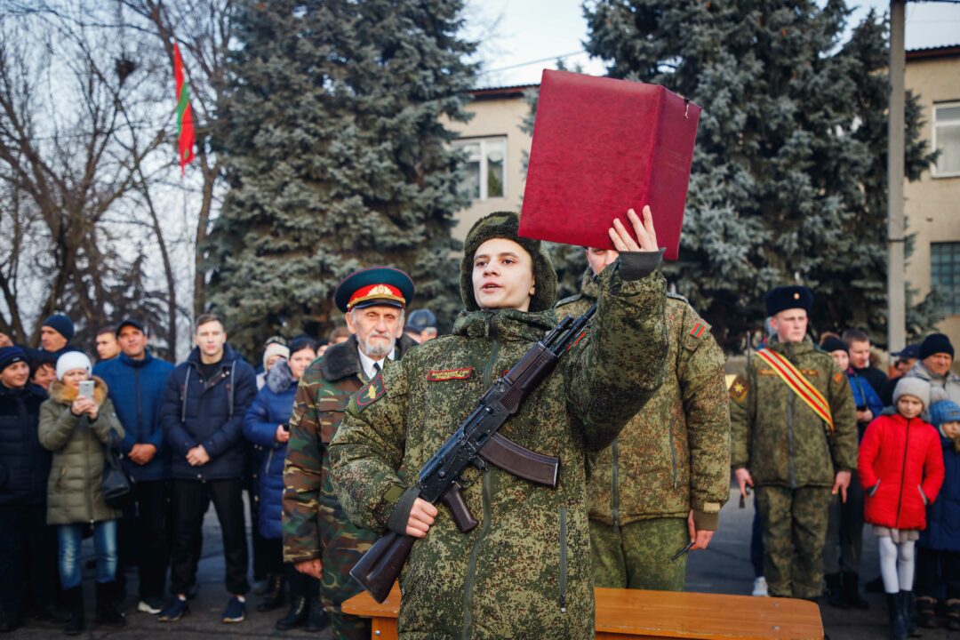 Воинские традиции. Харьков сегодня солдаты.