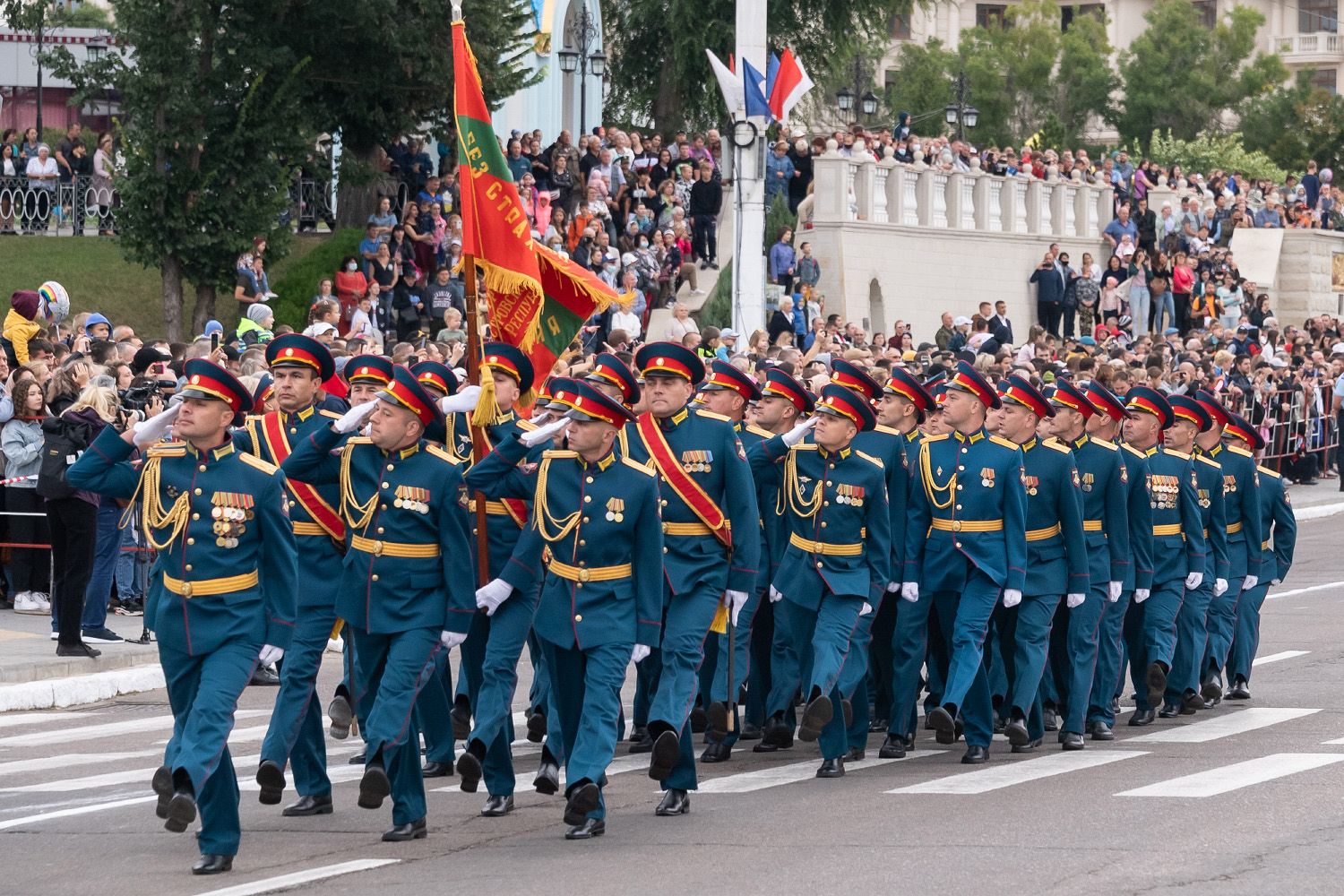 Недели республика. Парад ПМР. Армия ПМР на параде. С праздником Приднестровье. Парад на день Республики ПМР 2017.