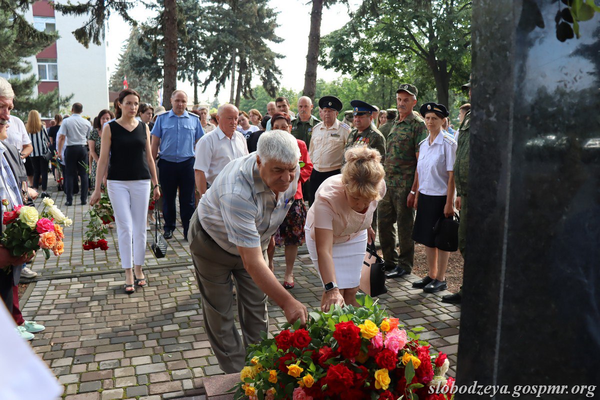 День памяти и скорби митинг у памятника. День памяти. Празднование 80 летия Слободзейского Руно. Фото памяти и скорби. День памяти и скорби дочери.