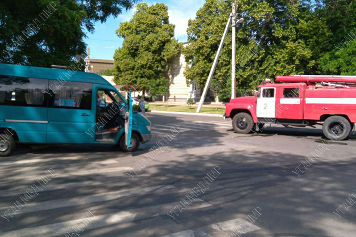 В Бендерах пожарная машина врезалась в городскую маршрутку | Новости  Приднестровья