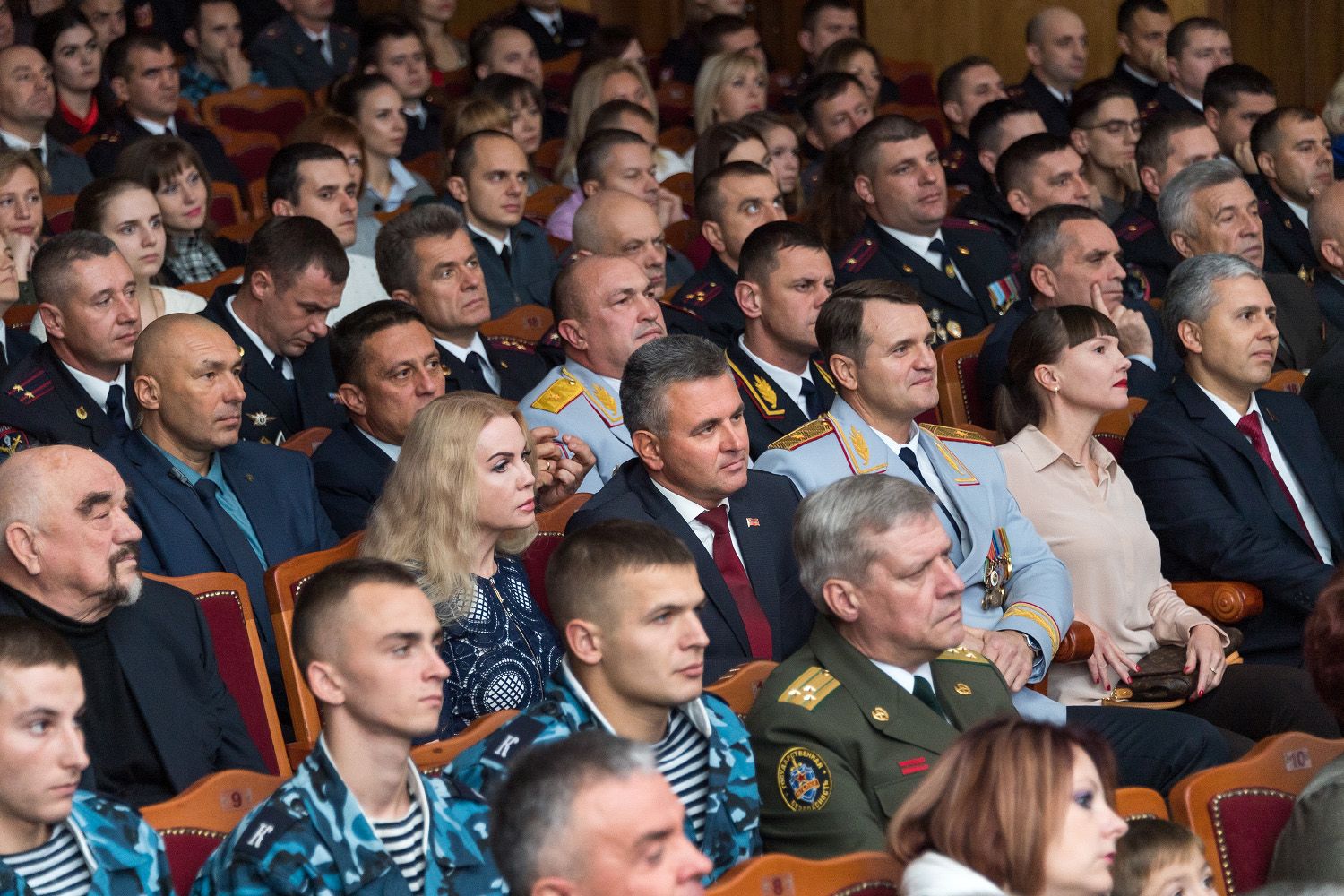 Полиция концерт. Концерт ко Дню милиции. День полиции концерт.