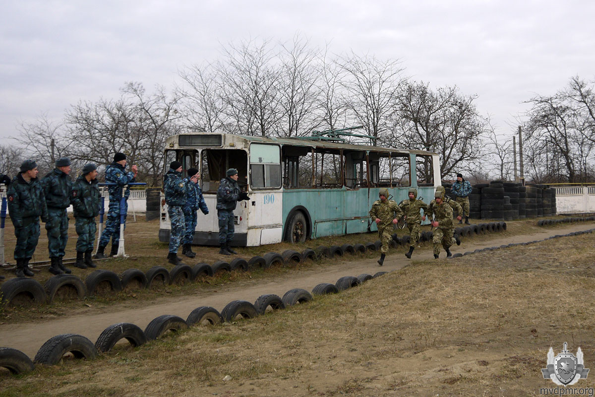 Восемь команд участвуют