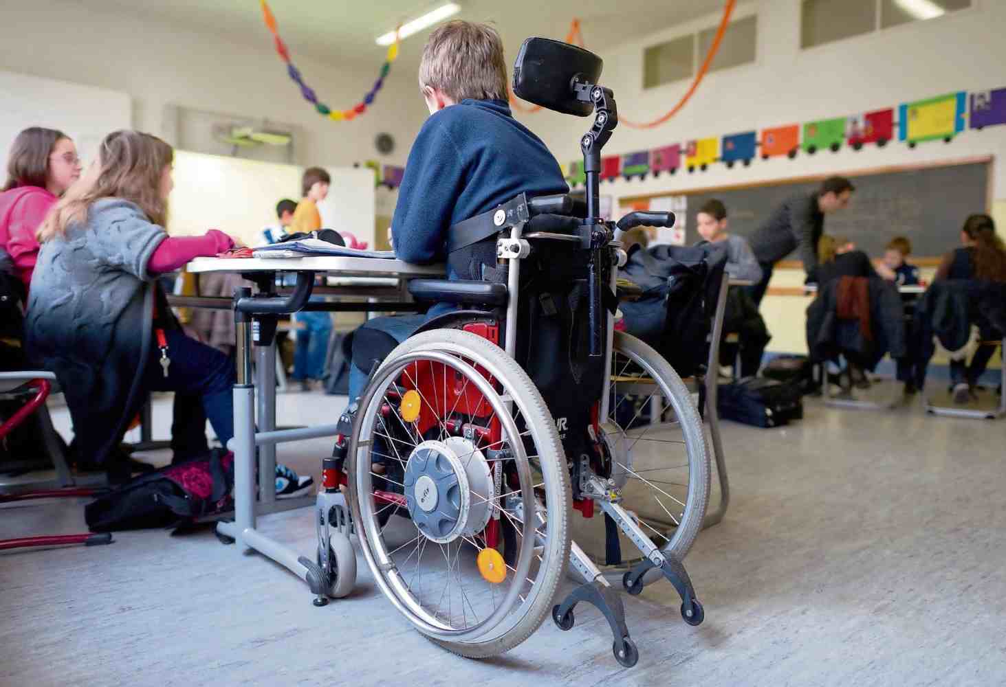Инклюзивное образование сайт. Школа для детей с ограниченными возможностями. Дети инвалиды. Класс для детей инвалидов. Дети инвалиды в школе.