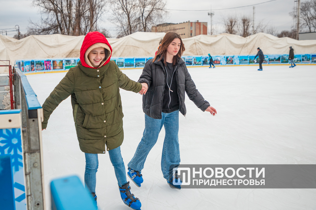 Каток «Снежинка» в столице заработал под открытым небом | Новости  Приднестровья