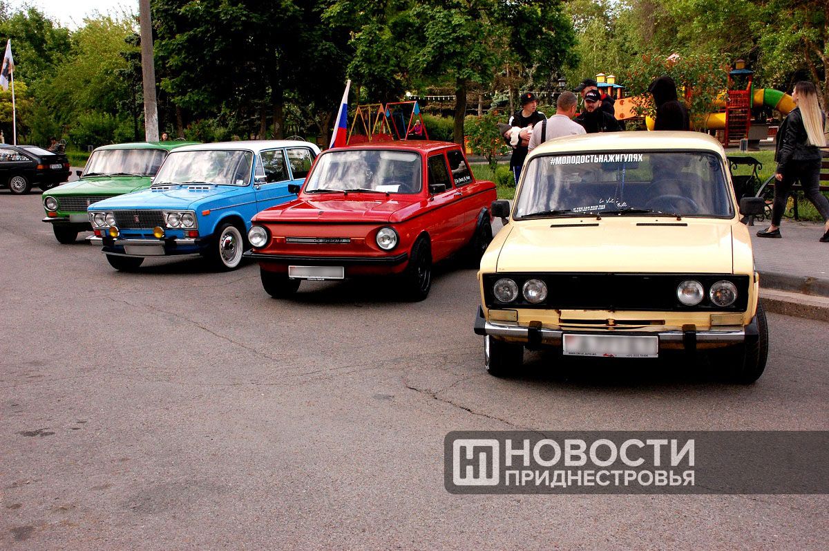 От «Победы» до «Тойоты». В столице организовали выставку ретроавтомобилей |  Новости Приднестровья