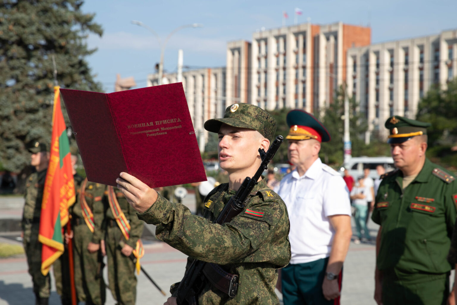 В Военном Институте Министерства Обороны новобранцы приняли присягу