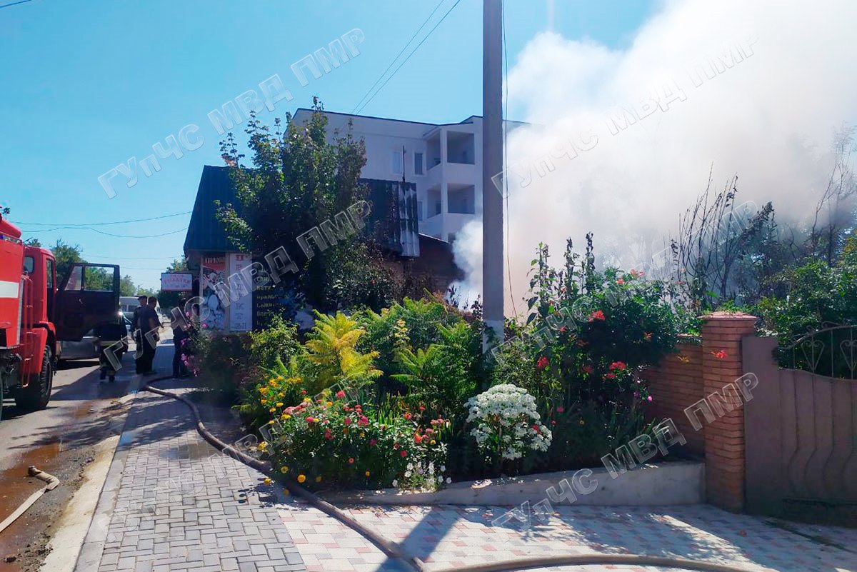 Возгорание во дворе частного дома в Суклее тушили 2 пожарных расчета |  Новости Приднестровья