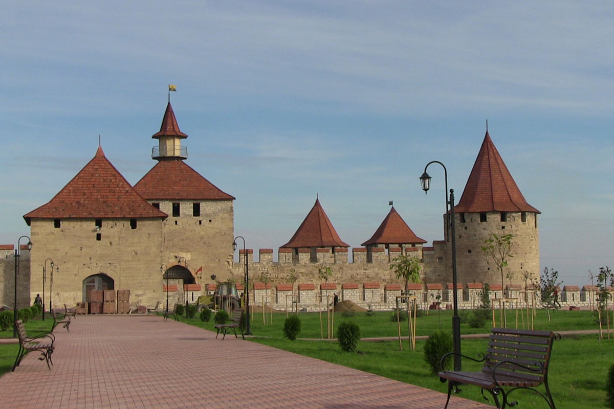 Санкт петербург бендеры. Крепость Бендеры Приднестровье. Бендерская крепость 2022. Бендерская крепость октябрь. Парк Невского Бендеры.