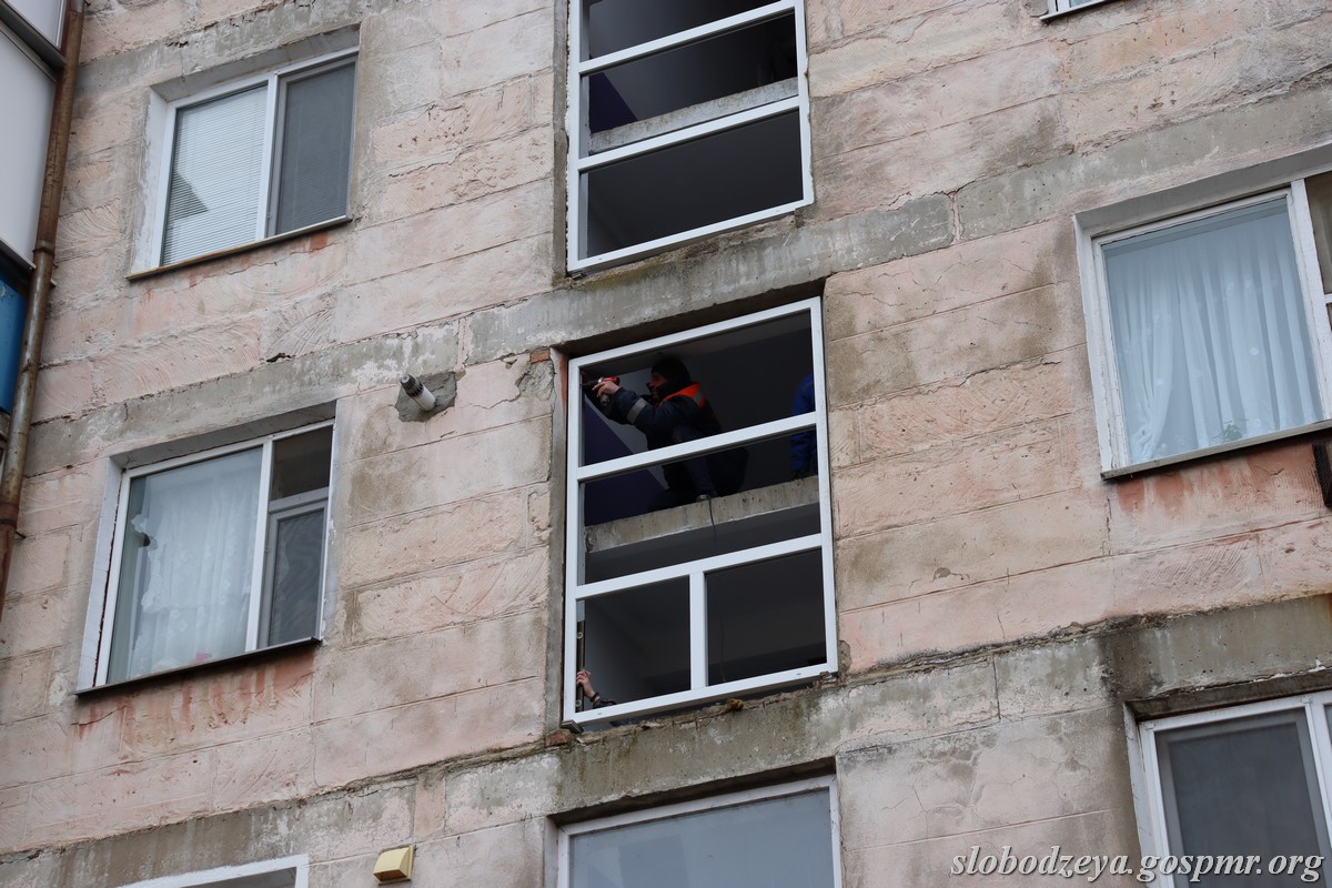 В подъездах многоквартирных домов Слободзейского района меняют окна |  Новости Приднестровья