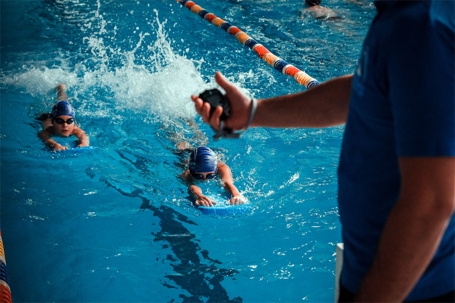 Обучение спортивное плавание. Плавание дети. Плавание дети соревнования. Соревнования в бассейне для детей. Отбор в плавании.