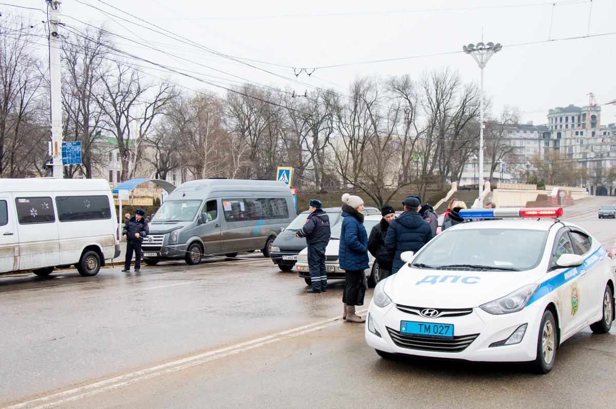 В центре столицы автомобиль сбил бабушку с внуком | Новости Приднестровья