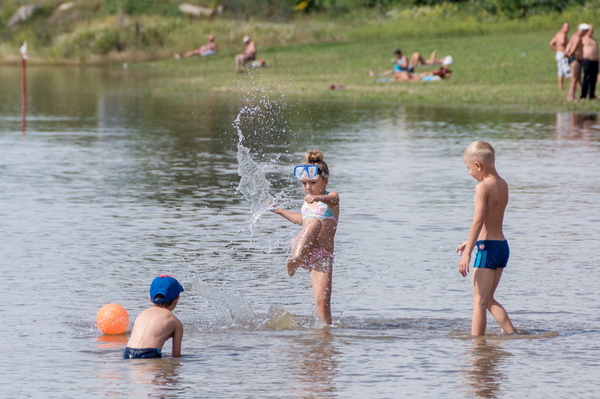 Когда спадет жара в нижнем новгороде. Водоем для купания Челябинск. Вода не пригодна для купания. Когда спадет жара в Челябинске.