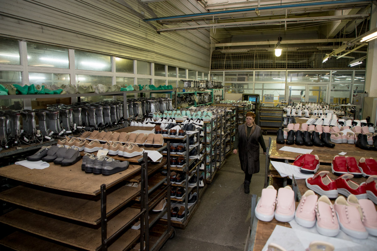 Фабрика обуви отзывы. Обувная фабрика Тигина. Фабрика Тигина Бендеры. Обувная фабрика Флоаре. Обувная фабрика г. Невель.
