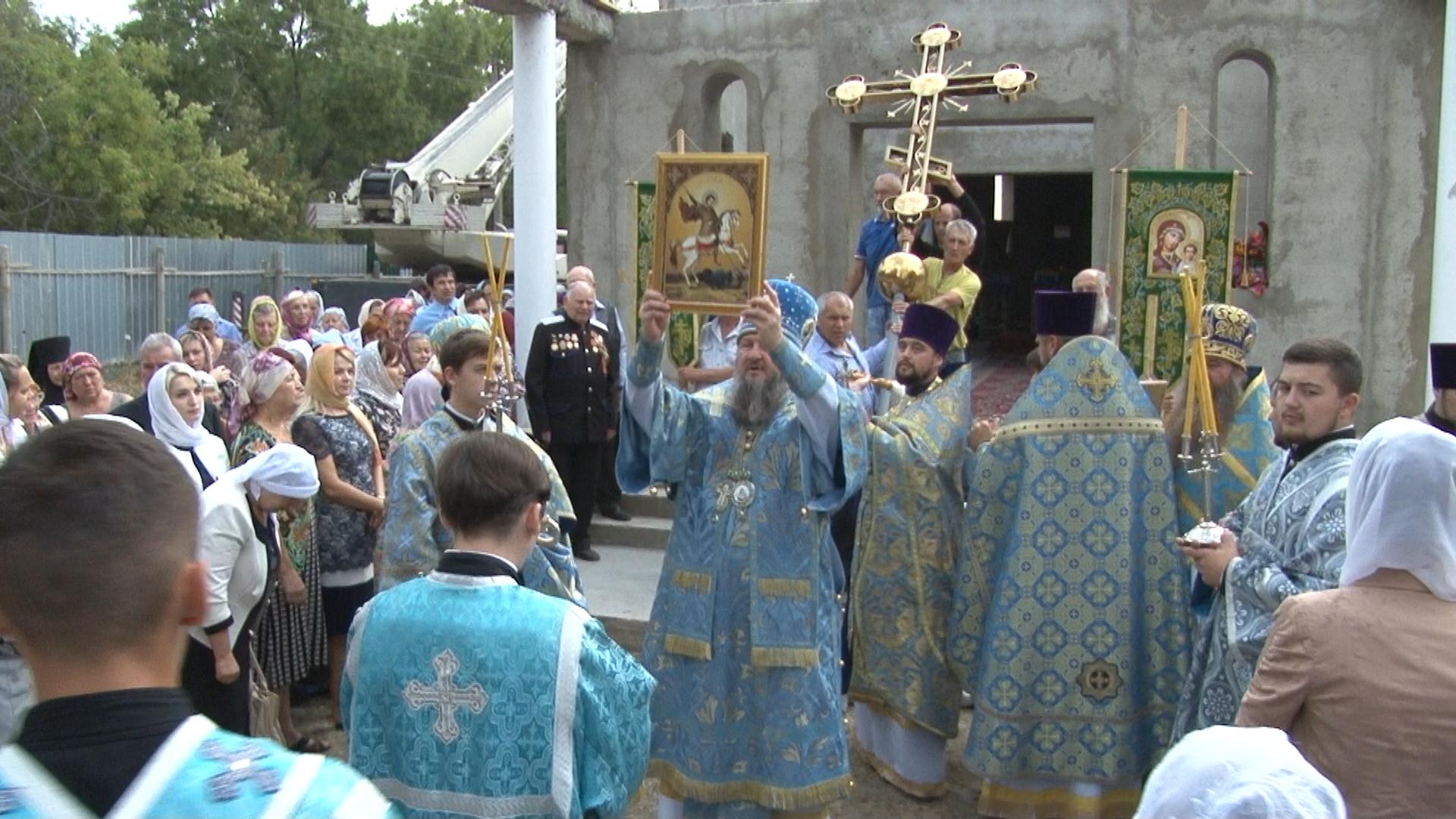 Православные верующие совершили крестный ход вокруг строящегося храма в  Бендерах | Новости Приднестровья