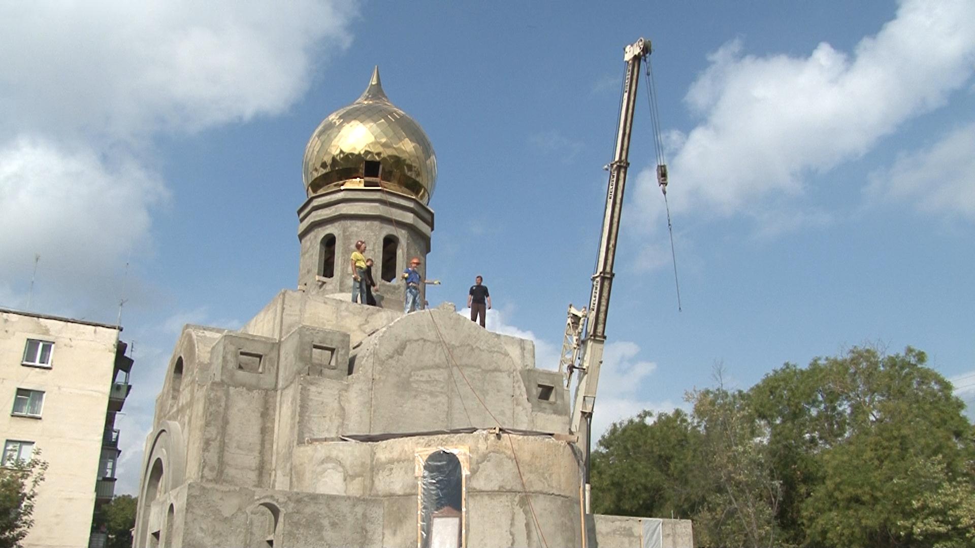 Православные верующие совершили крестный ход вокруг строящегося храма в  Бендерах | Новости Приднестровья