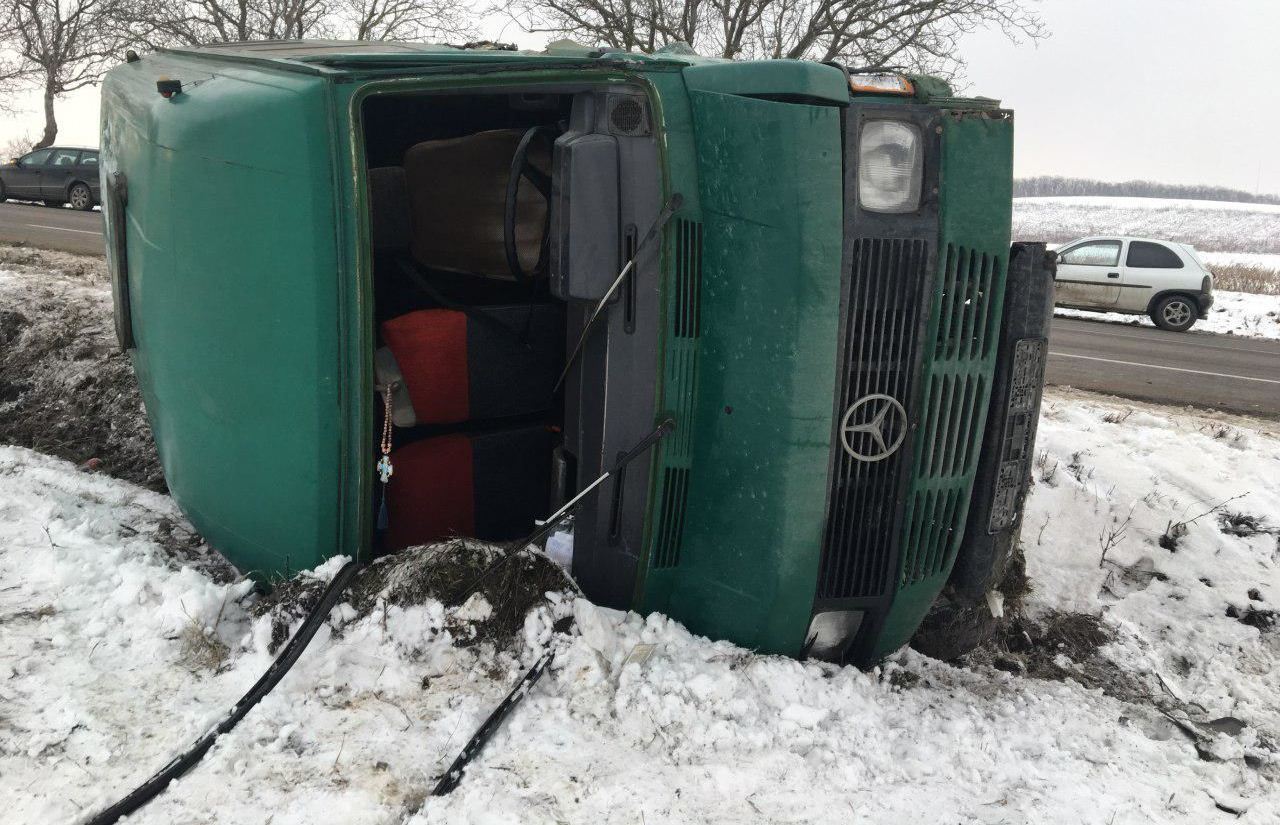 В Молдове два автомобиля вылетели в кювет и перевернулись | Новости  Приднестровья