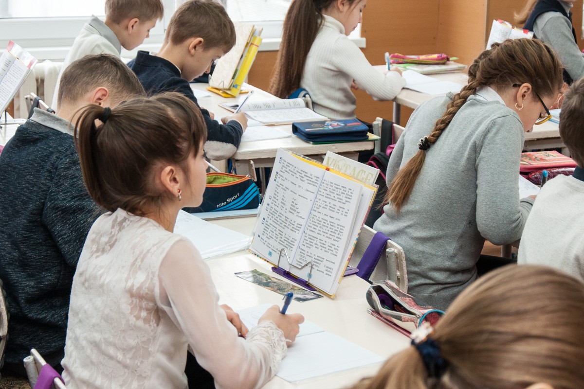 В какой школе 15 уроков. Начальное образование в Молдавии. Пятидневка фото. Предметы в молдавских школах. Школы с первого сентября.
