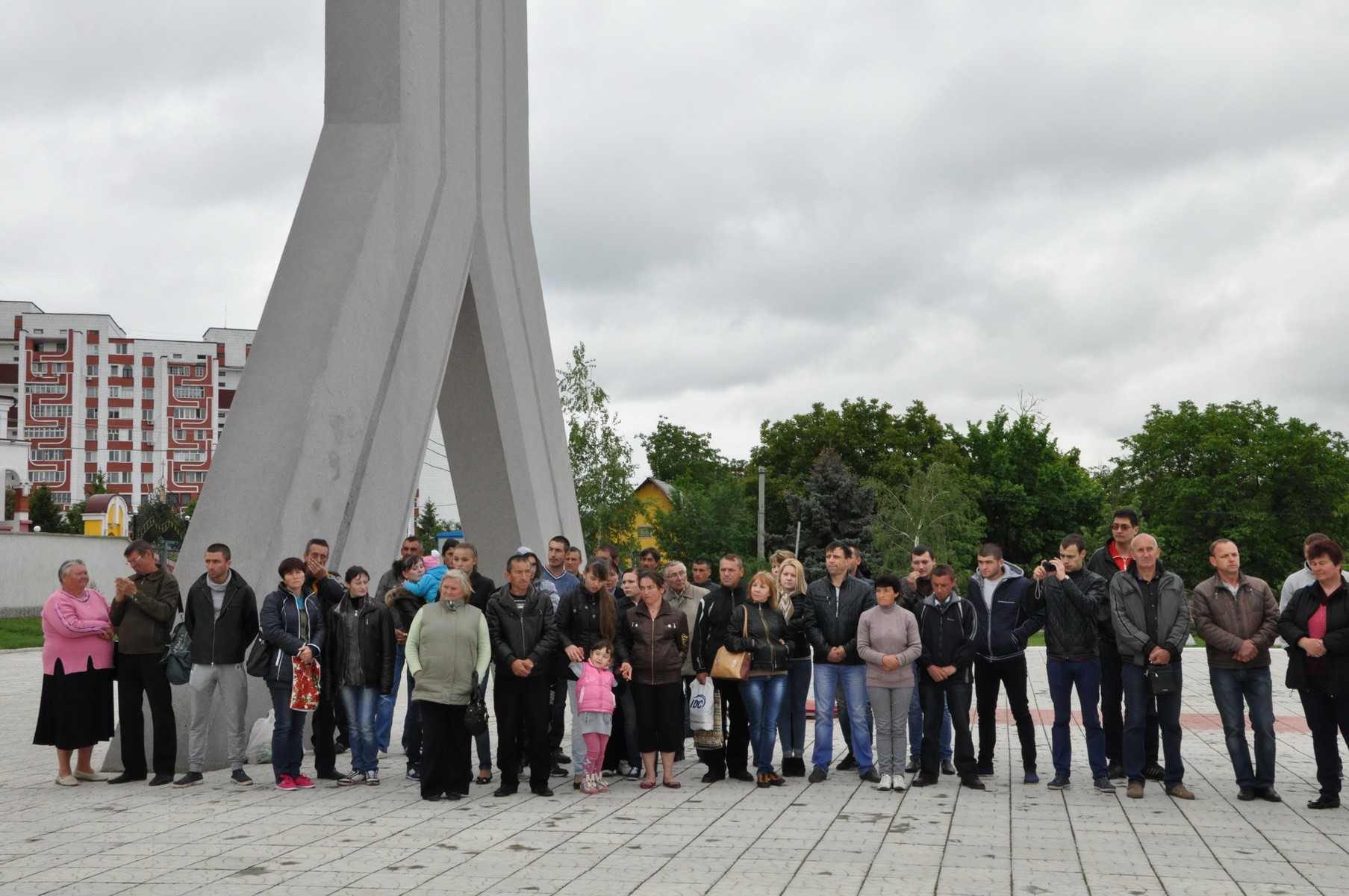 Погода пмр молдова. Мемориал славы Рыбница. Дзержинское (ПМР). Рыбница фото. Цемент ПМР Рыбница.