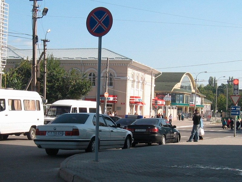 Улица бендеры. Бендеры улица Лазо. Тирасполь улица Бендерская. Бендеры Центральный рынок ул. Лазо. Улицы города Бендеры.