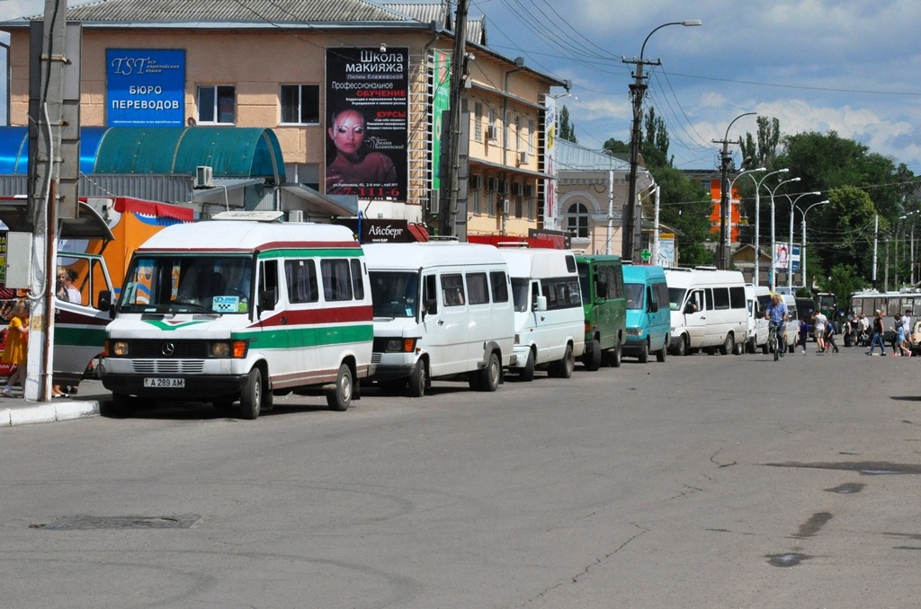 Автобусы бендер. Бендеры, автобус. Первый автобус в Бендерах. Бендеры новые автобусы. Бендеры фото конечной остановки.