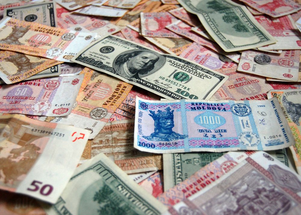 Деньги официально. Доллар и евро. Молдавские деньги фото. Украсть миллиард. Доллар (валюта).