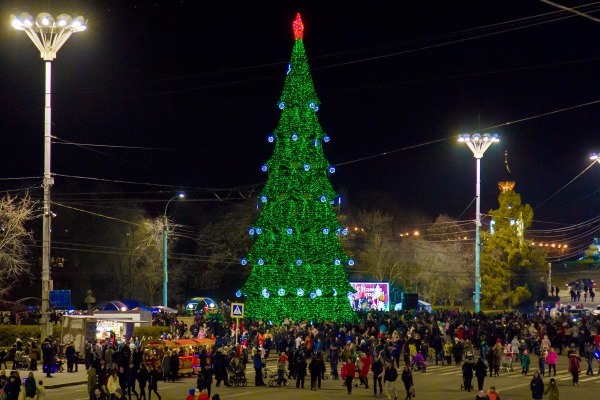 Шумно и весело! Новый 2019 год можно встретить у главной ёлки каждого  города | Новости Приднестровья