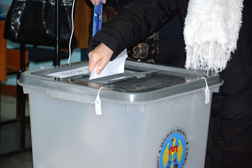 Как жители страны голосуют в российской столице — Выборы президента Молдовы