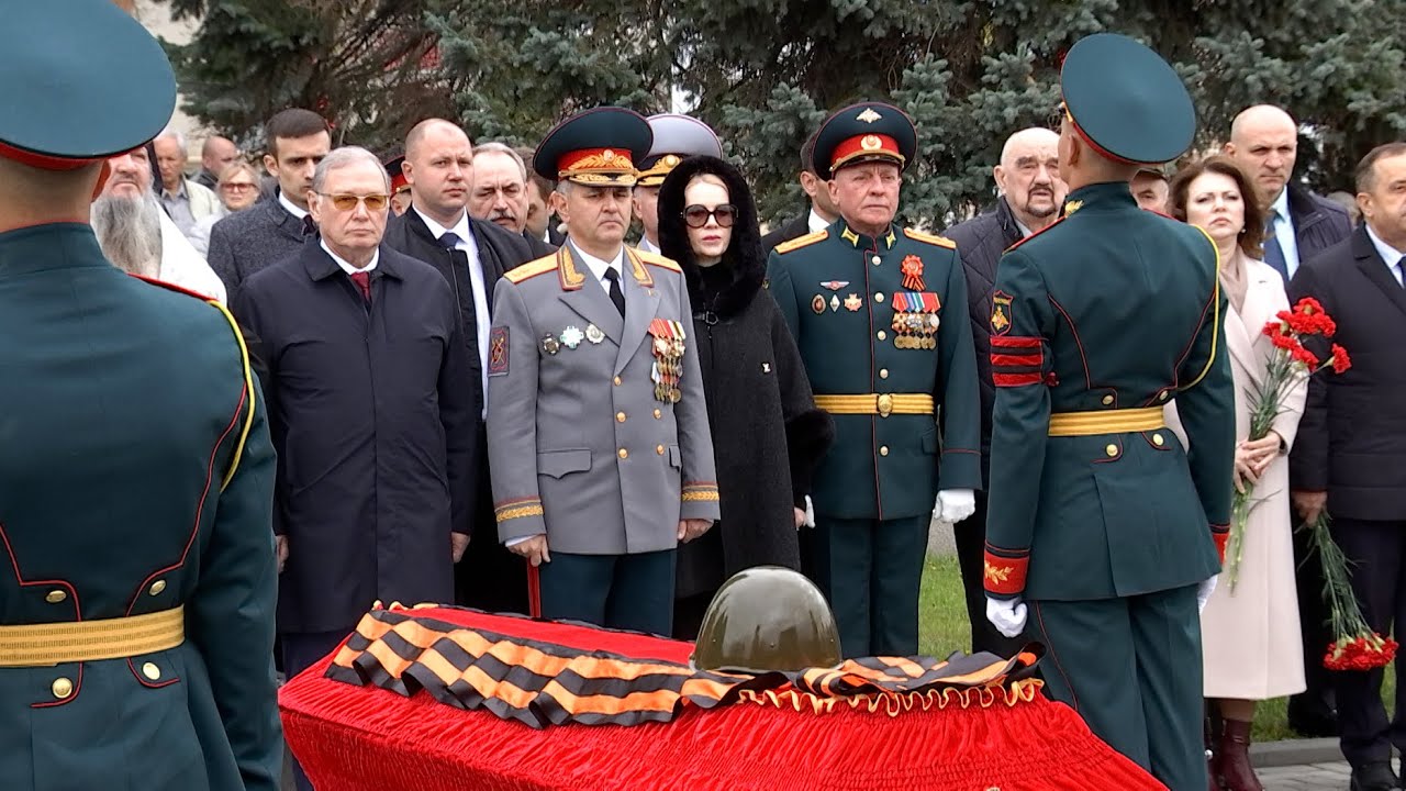 Семья Красносельских приняла участие в траурной церемонии захоронения останков Неизвестного солдата