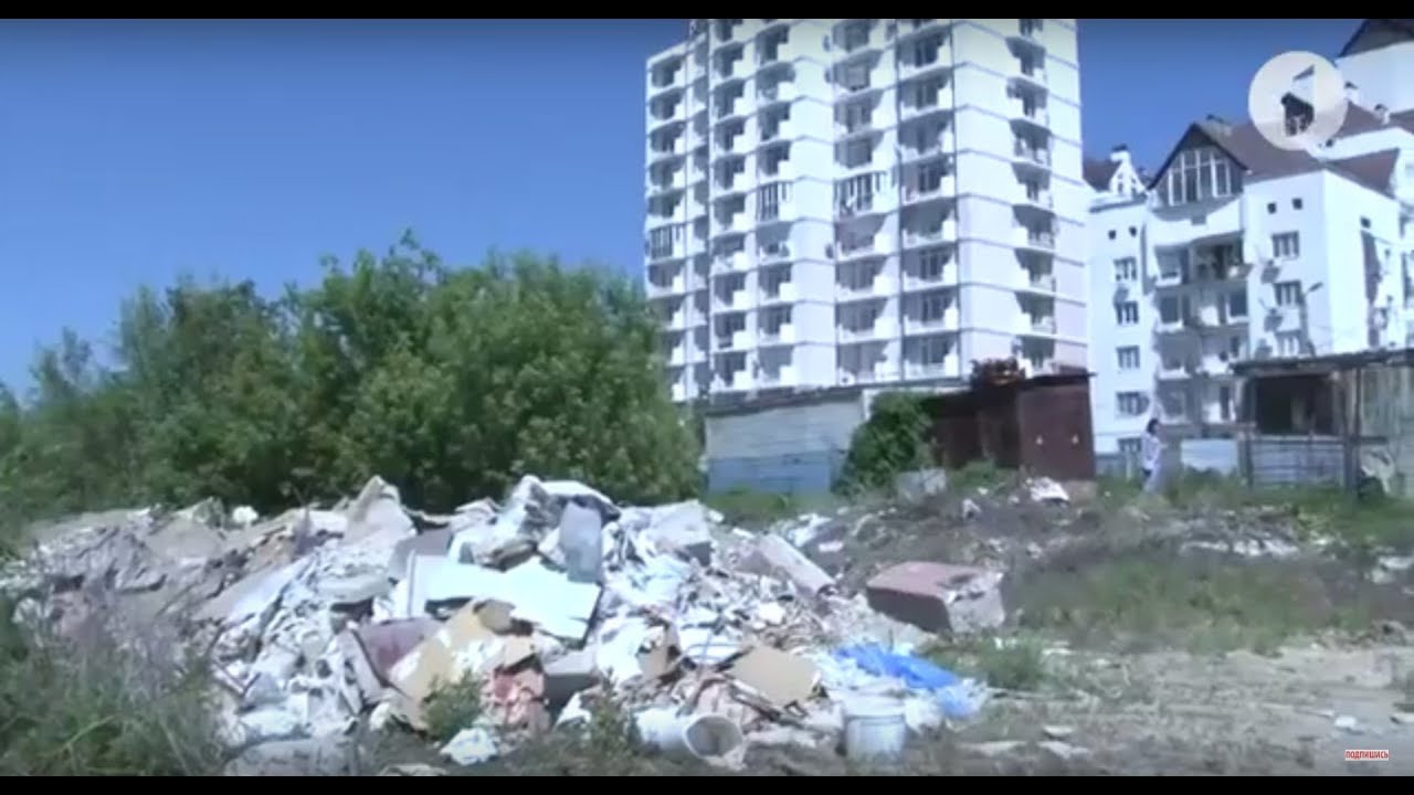 Свалка мусора вместо детской площадки