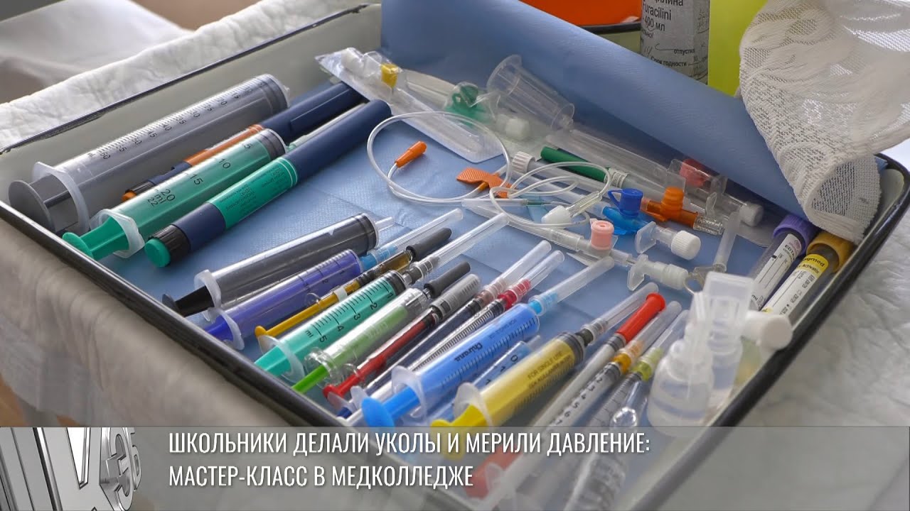 Школьники делали уколы и мерили давление: мастер-класс в медколледже