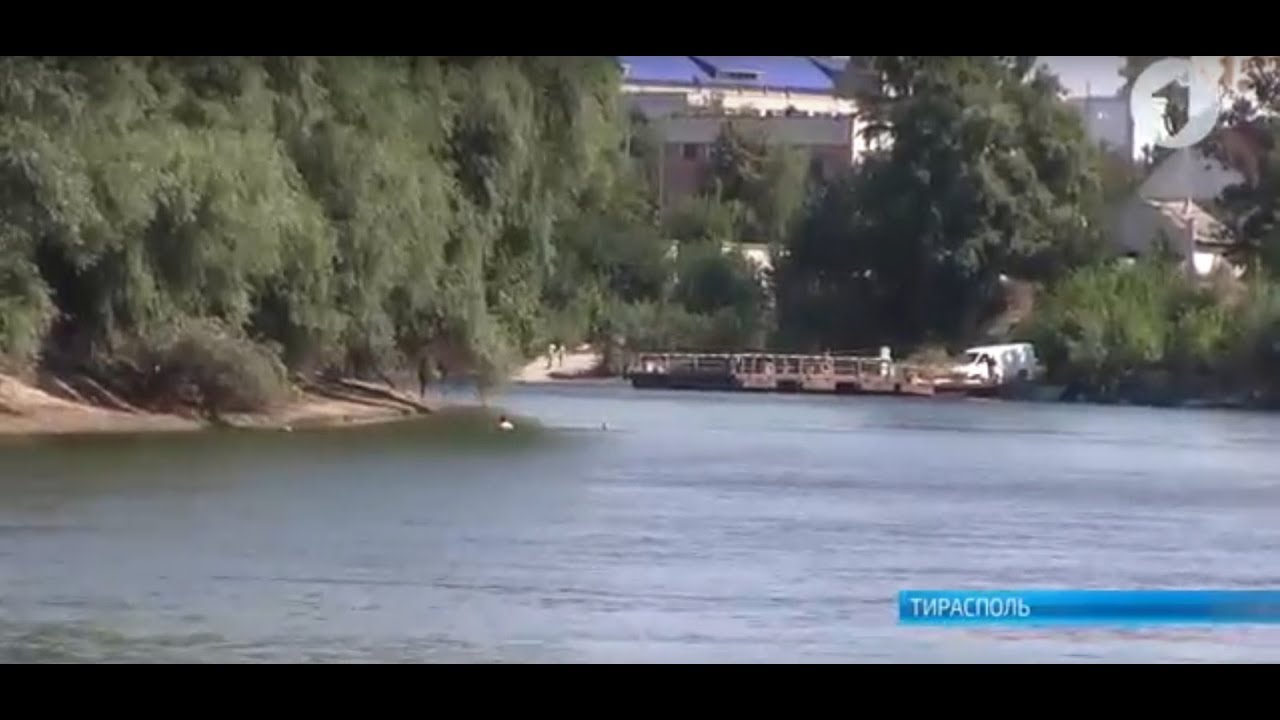 Спасатели патрулируют берег Днестра