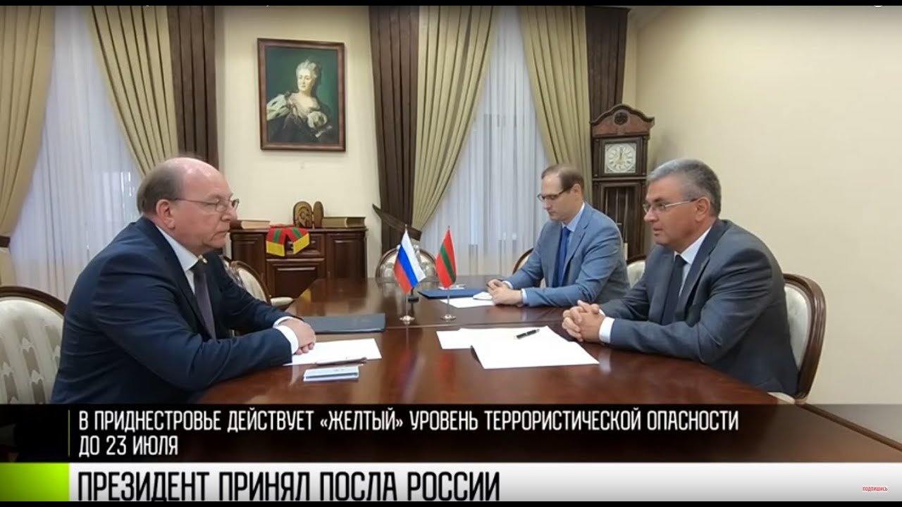 О загранпаспортах, мире и гражданстве: Президент и посол России