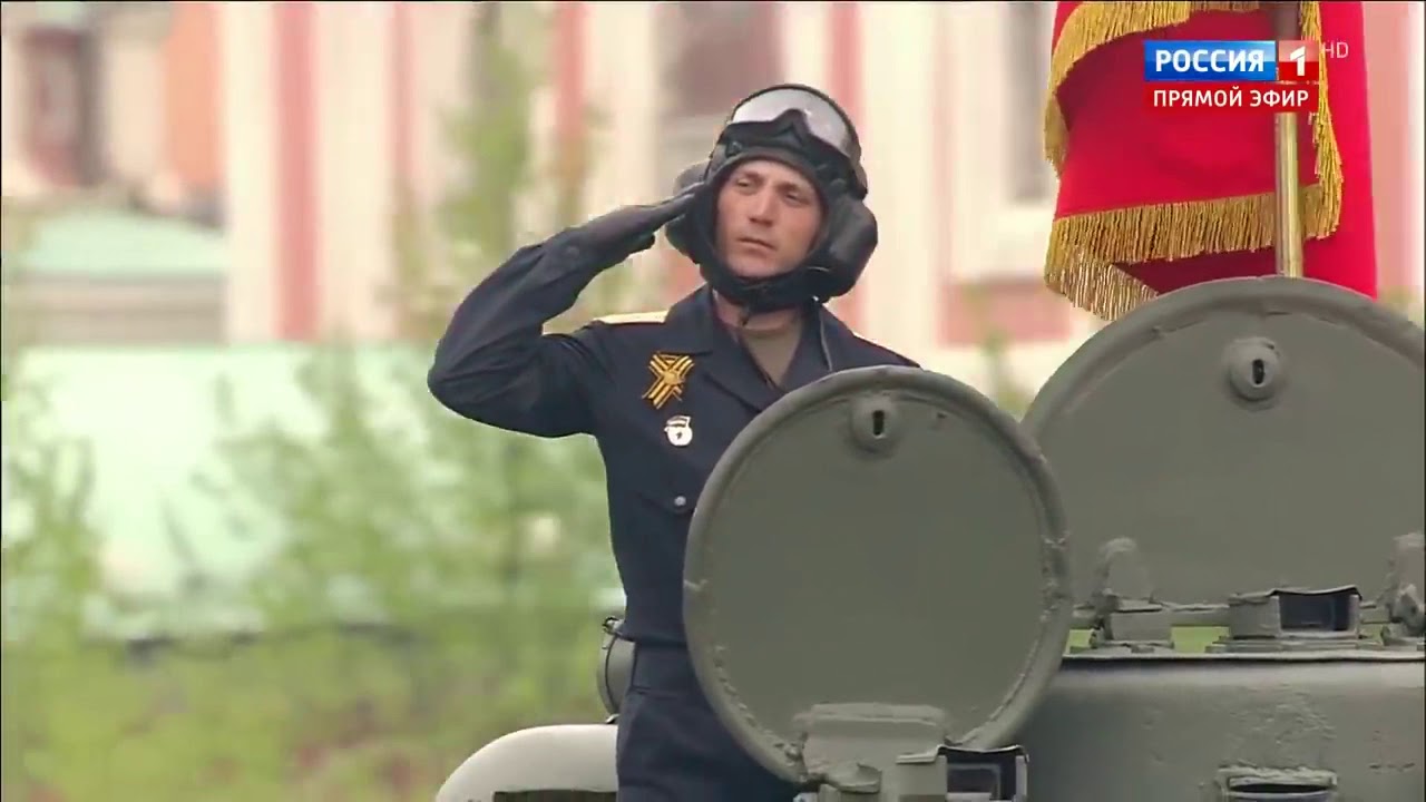 Танк Т-34 выезжает на Красную площадь под гимн ПМР (музыка Александрова)