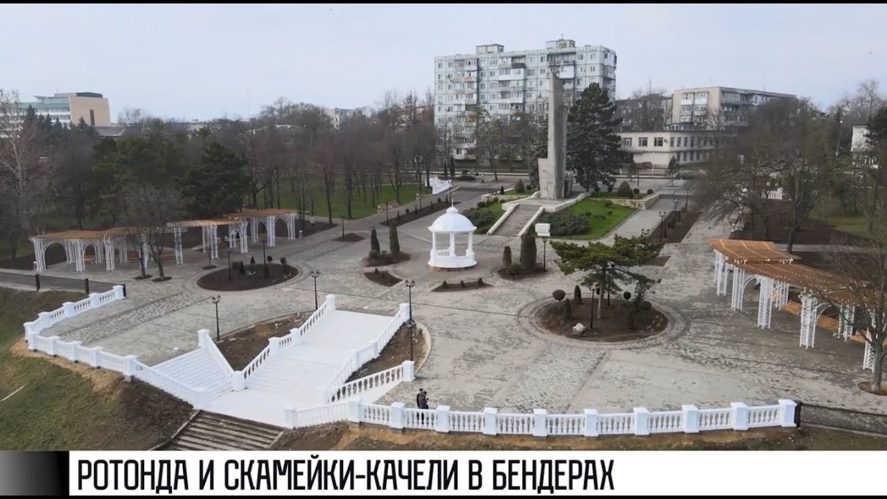Ротонда и скамейки-качели в Бендерах