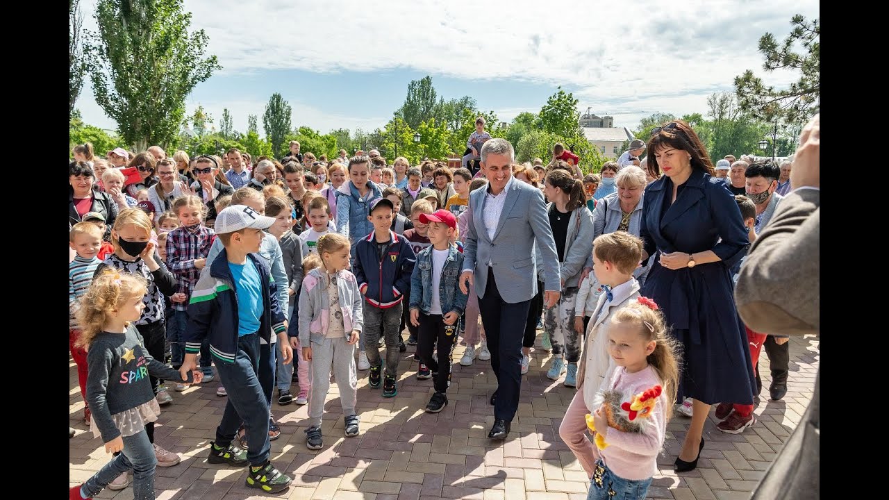 Президент с супругой приняли участие в открытии детского игрового комплекса «Чудо-град»