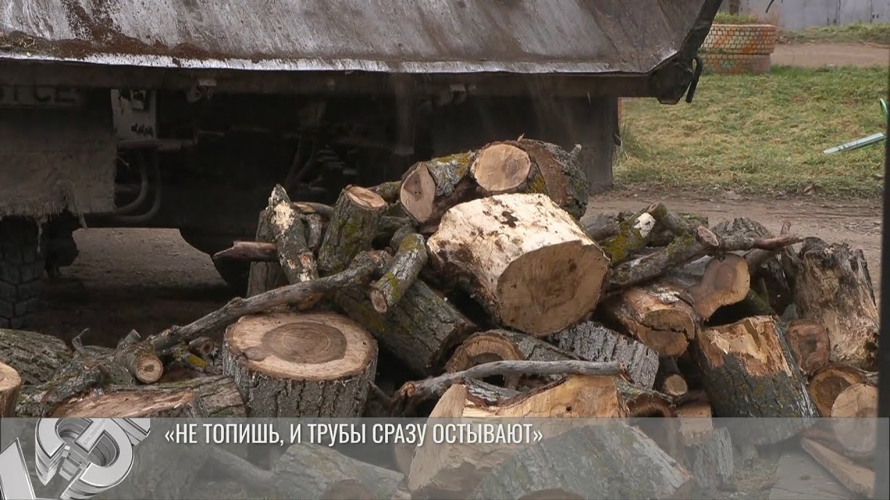 Помощь людям: в Суклее пенсионерам привезли дрова