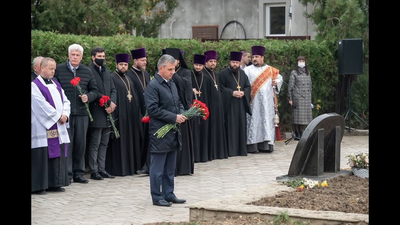 Президент принял участие в церемонии перезахоронения жертв политических репрессий