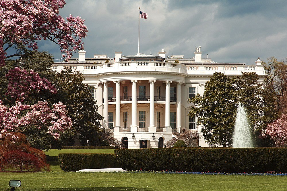 Белый дом решил урезать помощь другим странам Белый дом решил урезать помощь другим странам