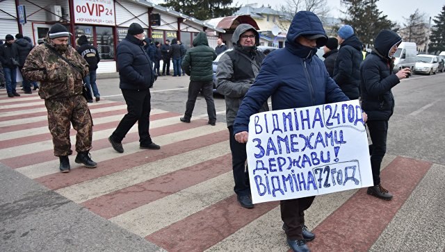 Протестующие снова заблокировали дороги к границе с Польшей из-за новых пограничных правил Протестующие снова заблокировали дороги к границе с Польшей из-за новых пограничных правил