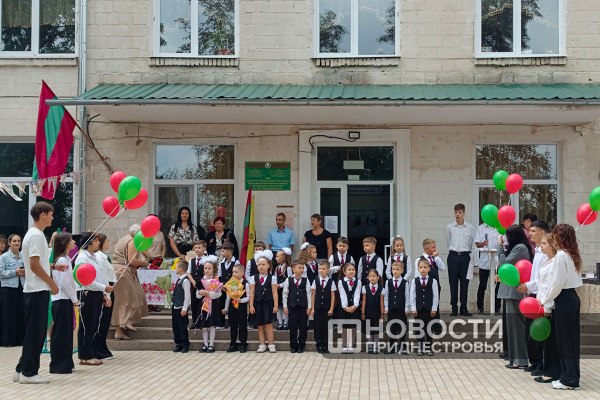 В украинской гимназии им. Ивана Котляревского День знаний отметили народными традициями