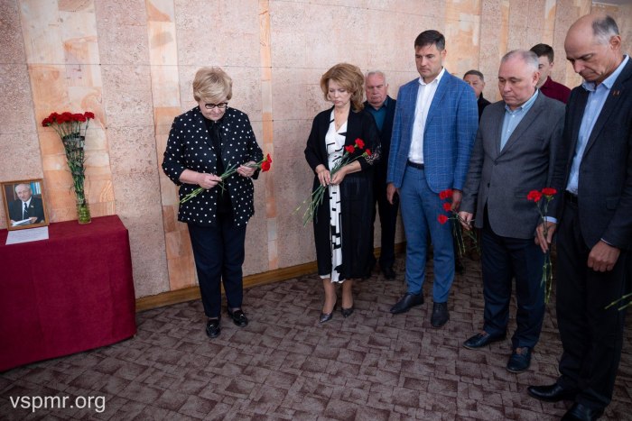 Парламентарии почтили память коллеги Олега Гудымо