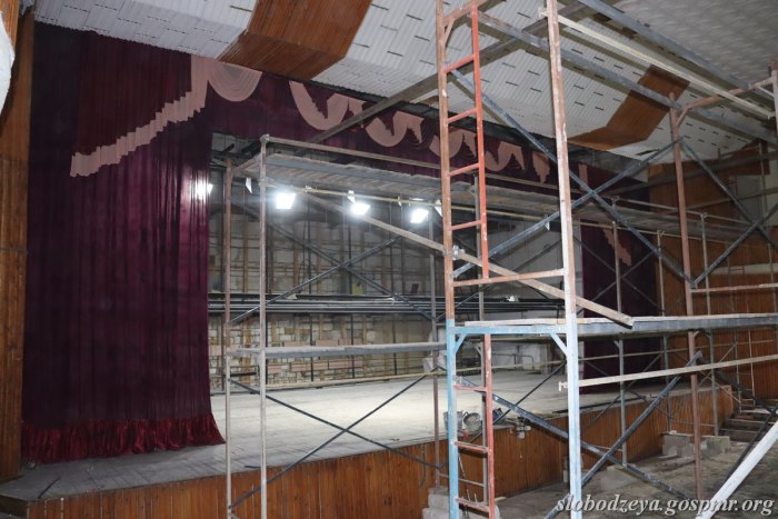 В Доме культуры села Фрунзе ремонтируют актовый зал 