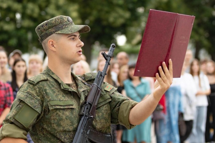 Молодое пополнение Вооруженных сил приняло военную присягу